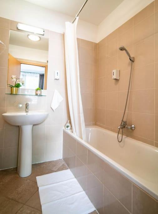 Free Parking! Soho Budapest 304, 4 Ppl, Ac, Fast Wifi, Smart Tv Exterior foto